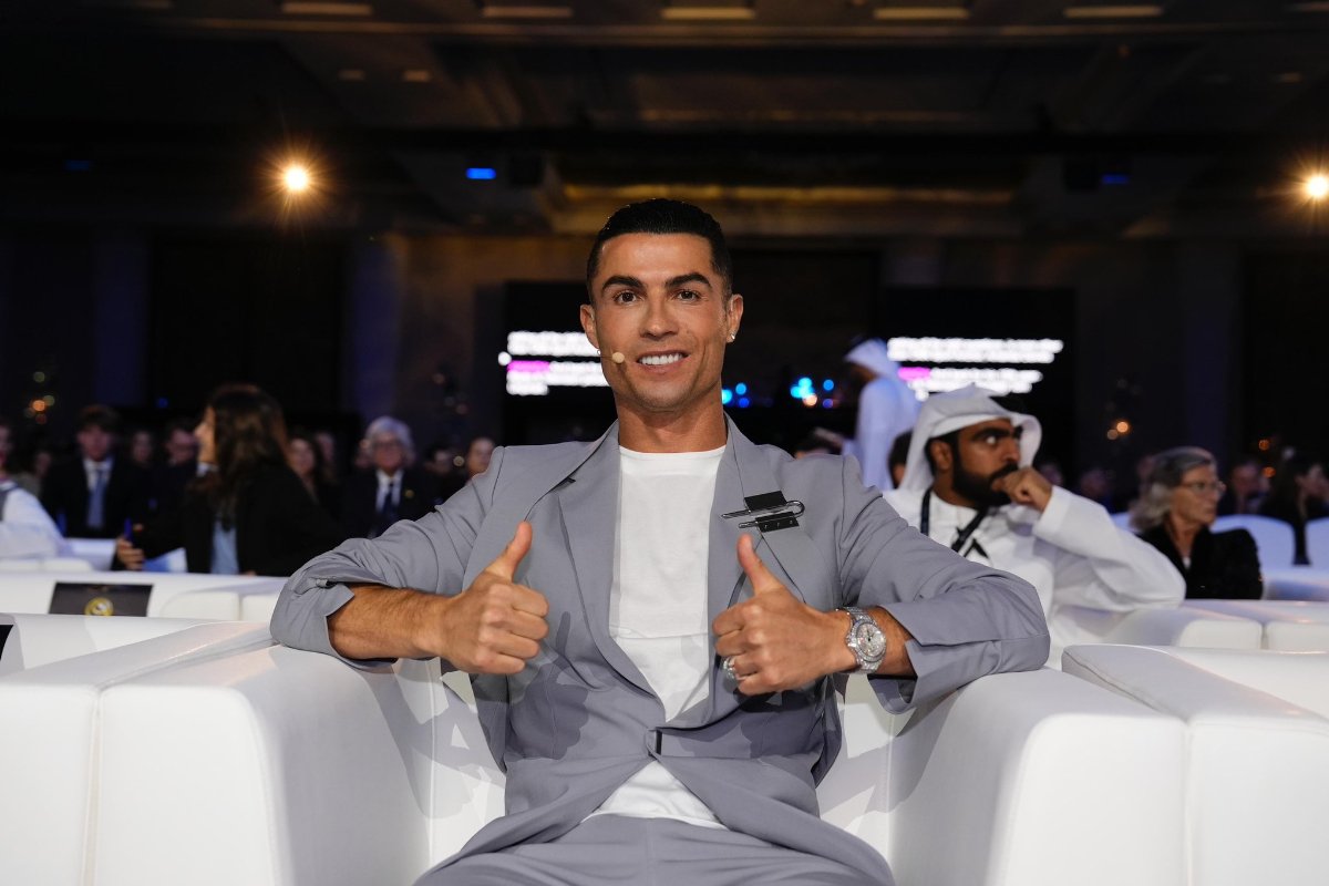 Cristiano Ronaldo posa para foto (foto: Divulgação / Globe Soccer Awards)