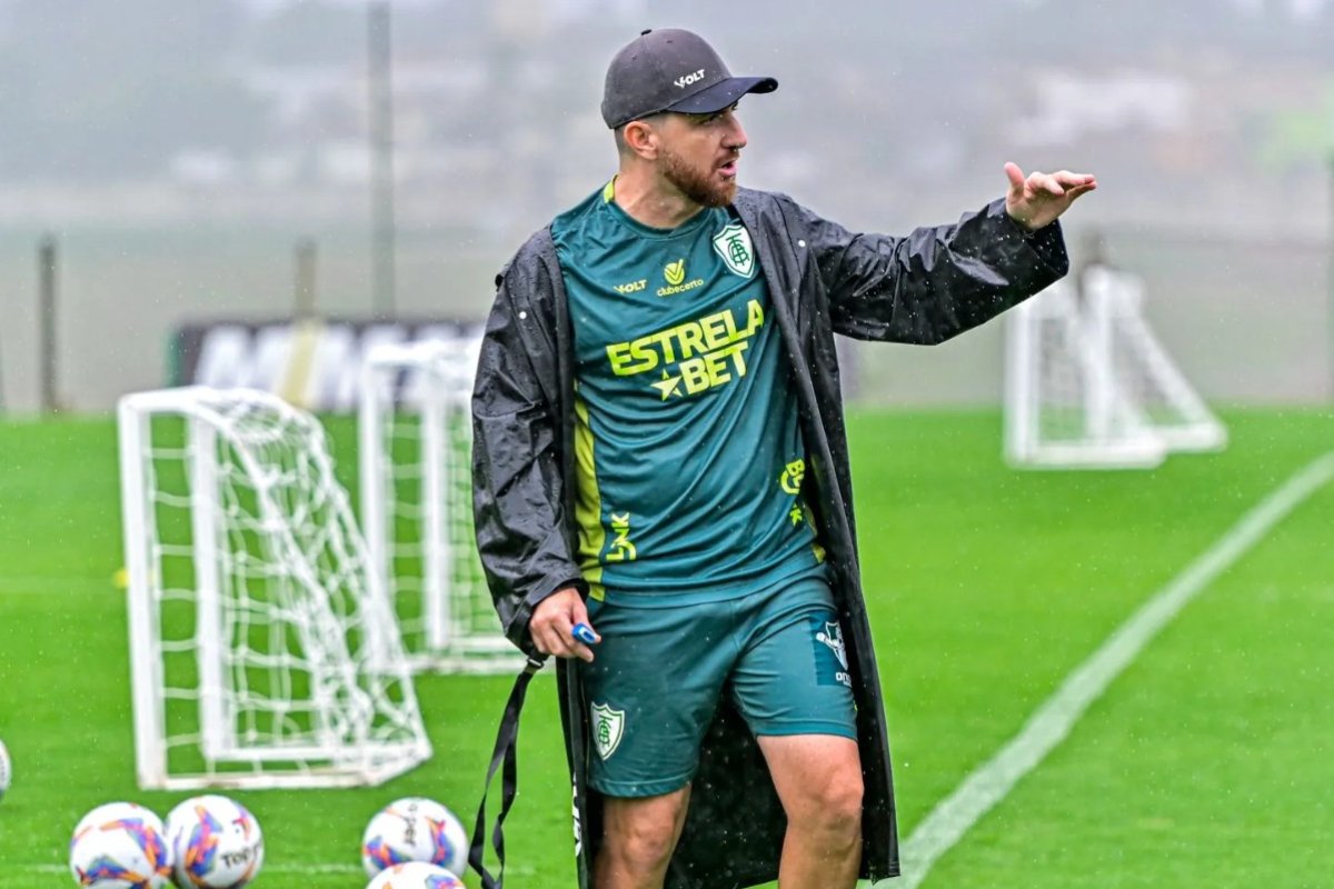 William Batista em treino do América (foto: Mourão Panda / América)
