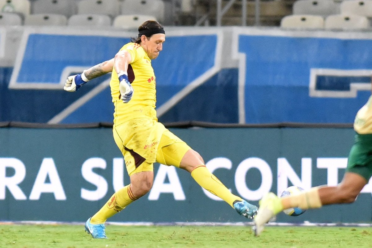 Cássio em ação durante Cruzeiro x Palmeiras (foto: Ramon Lisboa/EM/D.A Press)