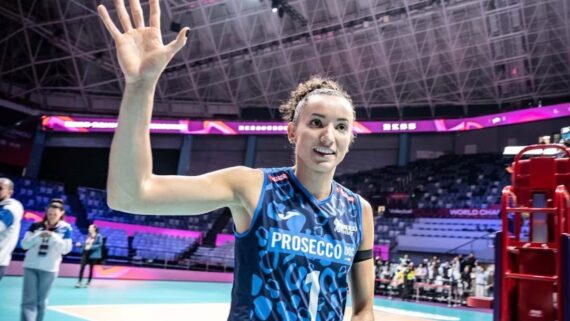 Gabi Guimarães em quadra pelo Conegliano (foto: FIVB/Divulgação)