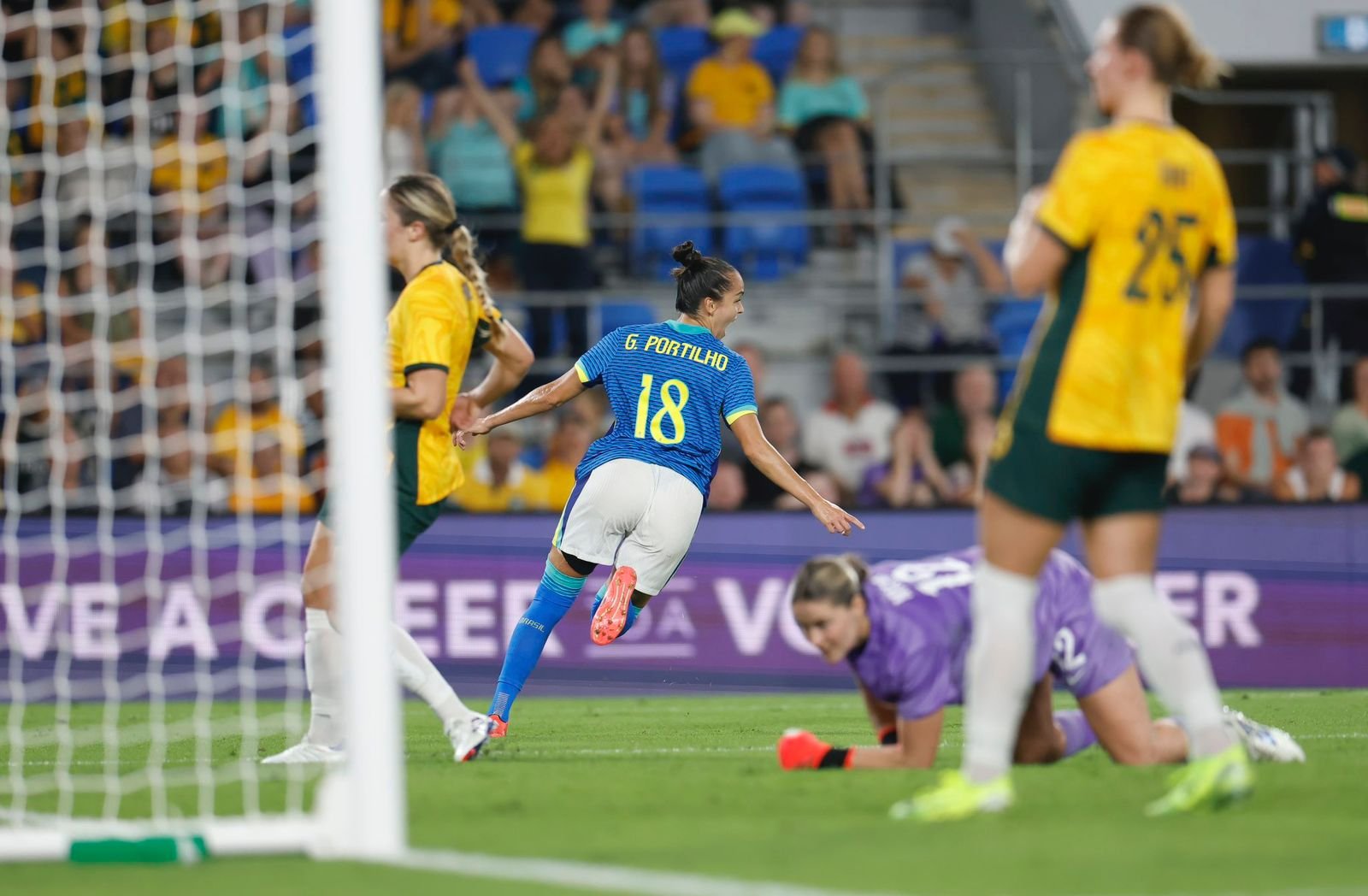 Gabi Portilho comemorando gol marcado em cima da Austrália em amistoso da Seleção Brasileira feminina (foto: Rafael Ribeiro/CBF)