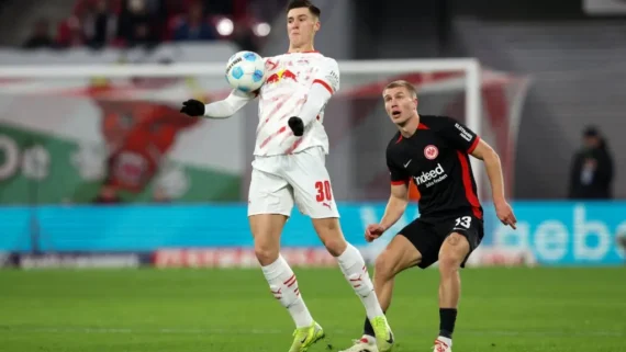 Red Bull Leipzig ganhou por 3 a 0 do Eintracht Frankfurt (foto: Ronny HARTMANN / AFP)