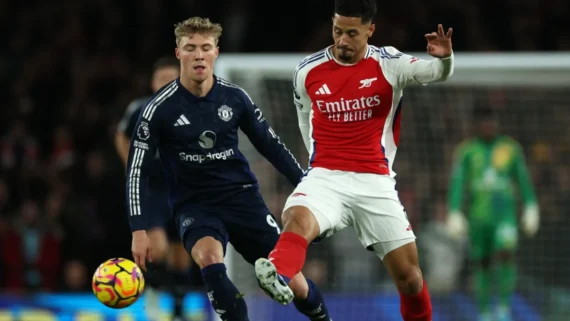 Arsenal bateu o Manchester United por 2 a 0 (foto: Adrian Dennis / AFP)