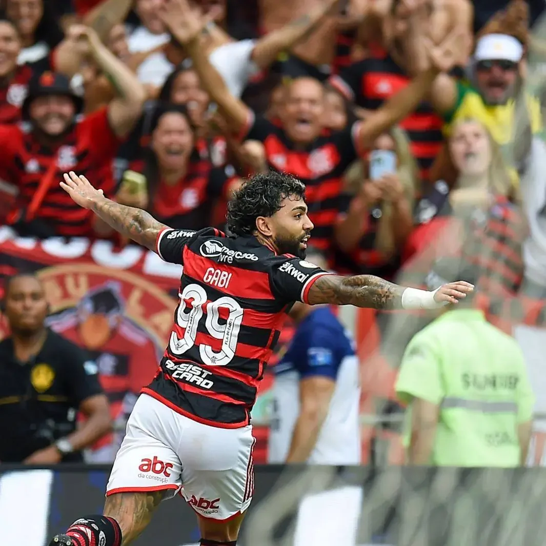 Gabi fez gol pelo Flamengo no empate por 2 a 2 com o Vitória (foto: Gilvan de Souza e Marcelo Cortes / CRF)