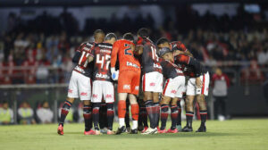 O São Paulo perdeu por 2 a 1 para o Grêmio na tarde deste domingo (1/12), na Arena do Grêmio, em Porto Alegre, pela 36ª rodada do Campeonato Brasileiro. Veja como o Jogada10 avaliou o desempenho dos tricolores. Foto: Rubens Chiri/saopaulofc.net - Crédito: 