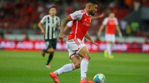 O Internacional lutou até o fim e tentou vencer o líder Botafogo, porém pecou nas finalizações e saiu de campo derrotado por 1 a 0, no Beira-Rio. Veja as notas dos jogadores do Colorado. Foto: Ricardo Duarte / Internacional - Crédito: 