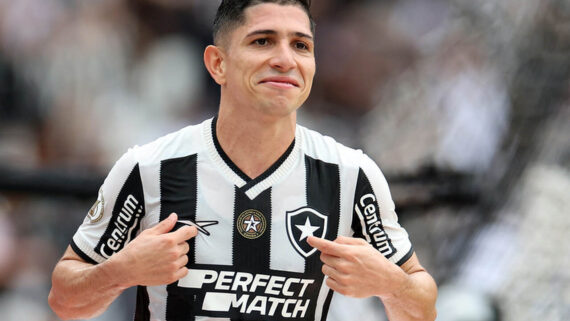 Savarino em jogo do Botafogo (foto:  Vitor Silva/Botafogo)