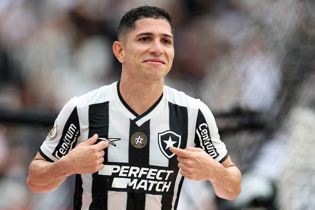 Savarino em jogo do Botafogo (foto: Vitor Silva/Botafogo)