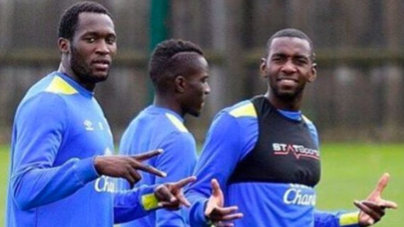 Romelu Lukaku e Yannick Bolasie em treino do Everton (foto: Divulgação/Everton)