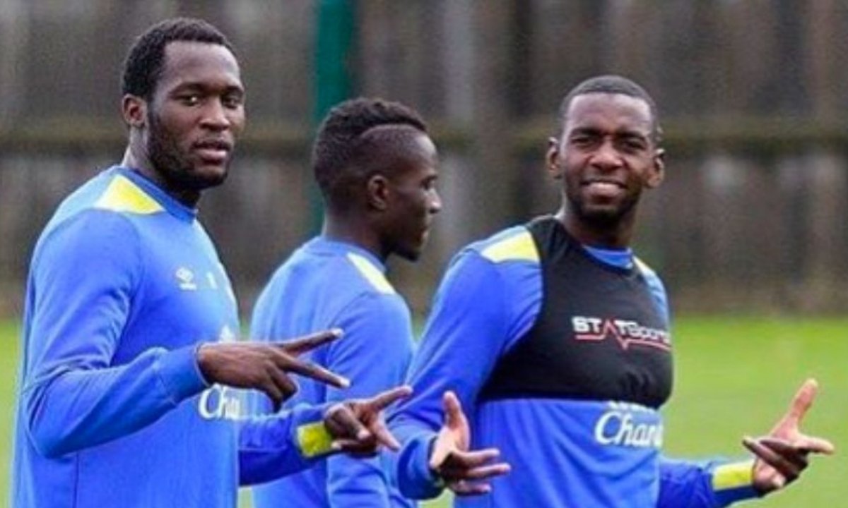 Romelu Lukaku e Yannick Bolasie em treino do Everton (foto: Divulgação/Everton)