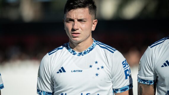 Álvaro Barreal com a camisa do Cruzeiro (foto: Staff Images / Cruzeiro)