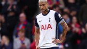 Richarlison em campo pelo Tottenham (foto: HENRY NICHOLLS / AFP)