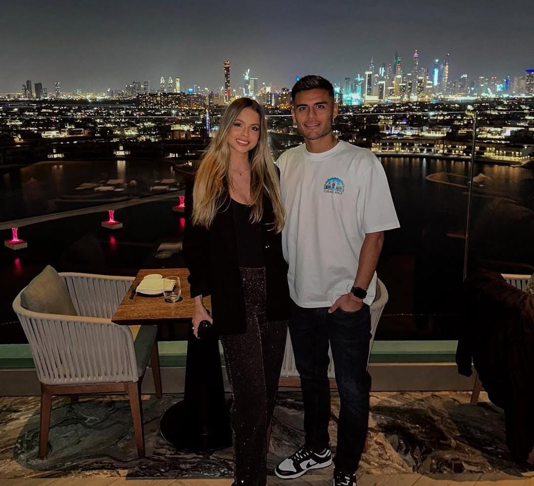 Fausto Vera ao lado da esposa em Dubai