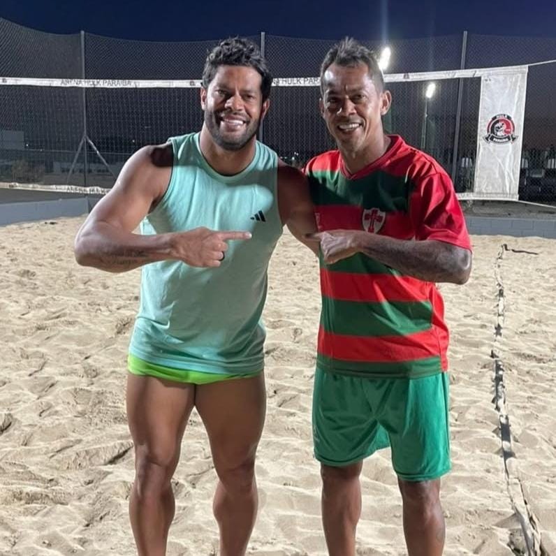 Hulk jogou futevôlei com Marcelinho Paraíba