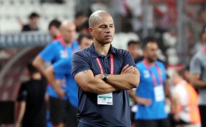 Ídolo do Cruzeiro, Alex hoje comanda o Antalyaspor-TUR (foto: Reprodução/Instagram)