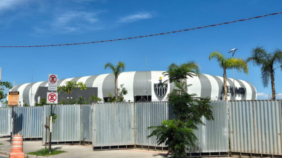 Arena MRV está cercada por tapumes (foto: Jair Amaral/EM/DA.Press)