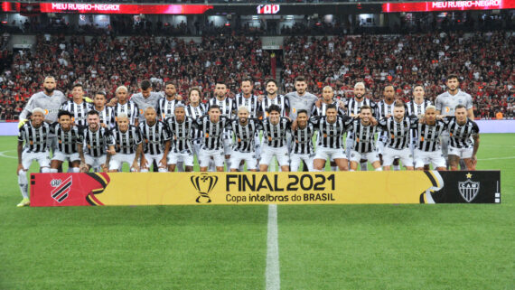 O elenco multicampeão pelo Atlético em 2021 na final da Copa do Brasil, contra o Athletico-PR (foto: Ramon Lisboa/EM/D.A Press)