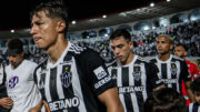 Jogadores do Atlético na entrada de campo antes de jogo contra o Vasco em São Januário, pelo Brasileiro (foto: Pedro Souza/Atlético)