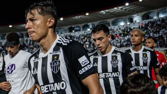 Jogadores do Atlético na entrada de campo antes de jogo contra o Vasco em São Januário, pelo Brasileiro (foto: Pedro Souza/Atlético)