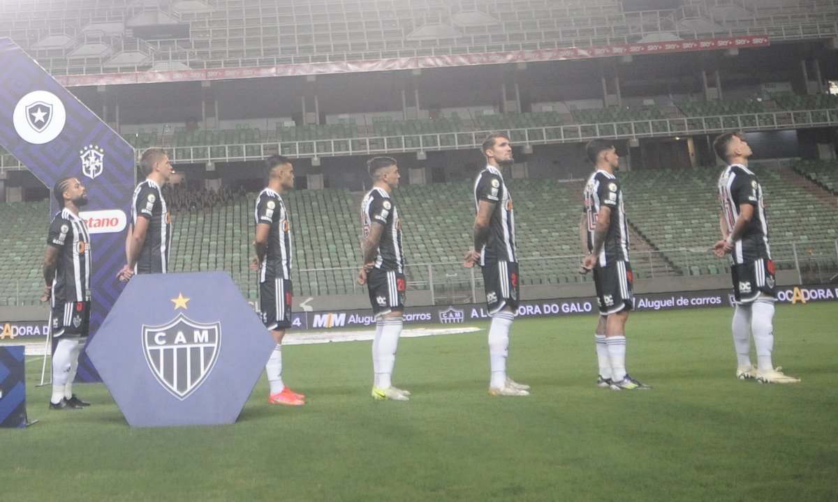 Jogadores do Atlético antes de jogo no Independência pelo Brasileiro (foto: Alexandre Guzanshe/EM/DA.Press)