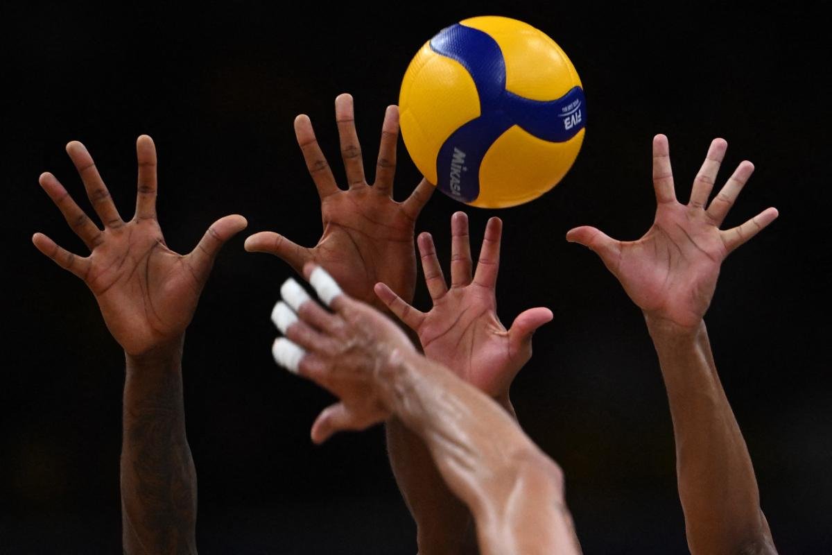 Lance de jogo durante a Liga das Nações de Vôlei (VNL) (foto: Mauro Pimentel/AFP - 24/5/2024)