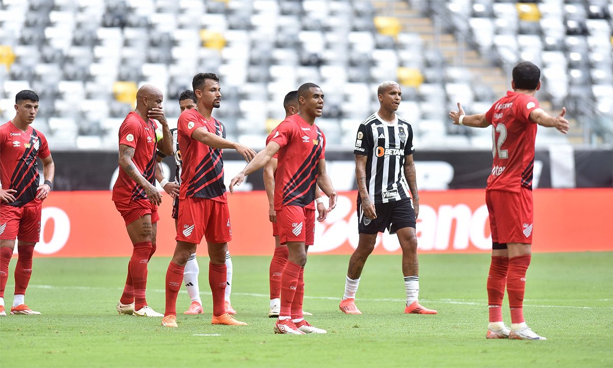Athletico-PR foi rebaixado à Série B ao perder por 2 a 0 para o Atlético (foto: Ramon Lisboa/EM D.A Press)