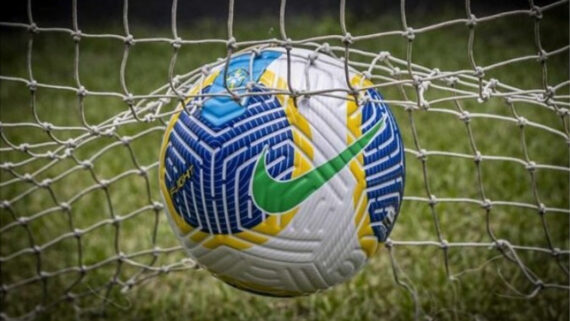 Bola do Campeonato Brasileiro de 2024 balançando a rede (foto: Joilson Marconne/CBF)