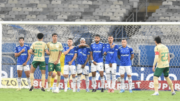 Jogadores de Cruzeiro e Palmeiras durante partida pelo Brasileiro (foto: Ramon Lisboa/EM/D.A Press)