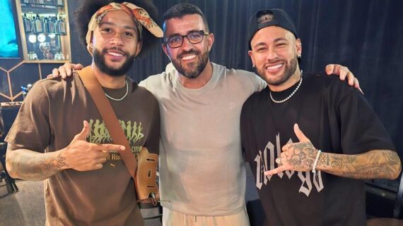 Neymar (à direita) e Depay (à esquerda) se encontraram (foto: Reprodução/Instagram aakkari)