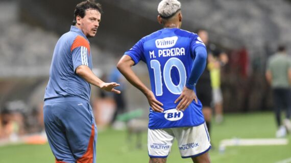 Fernando Diniz e Matheus Pereira, do Cruzeiro (foto: Ramon Lisboa/EM/D.Press)