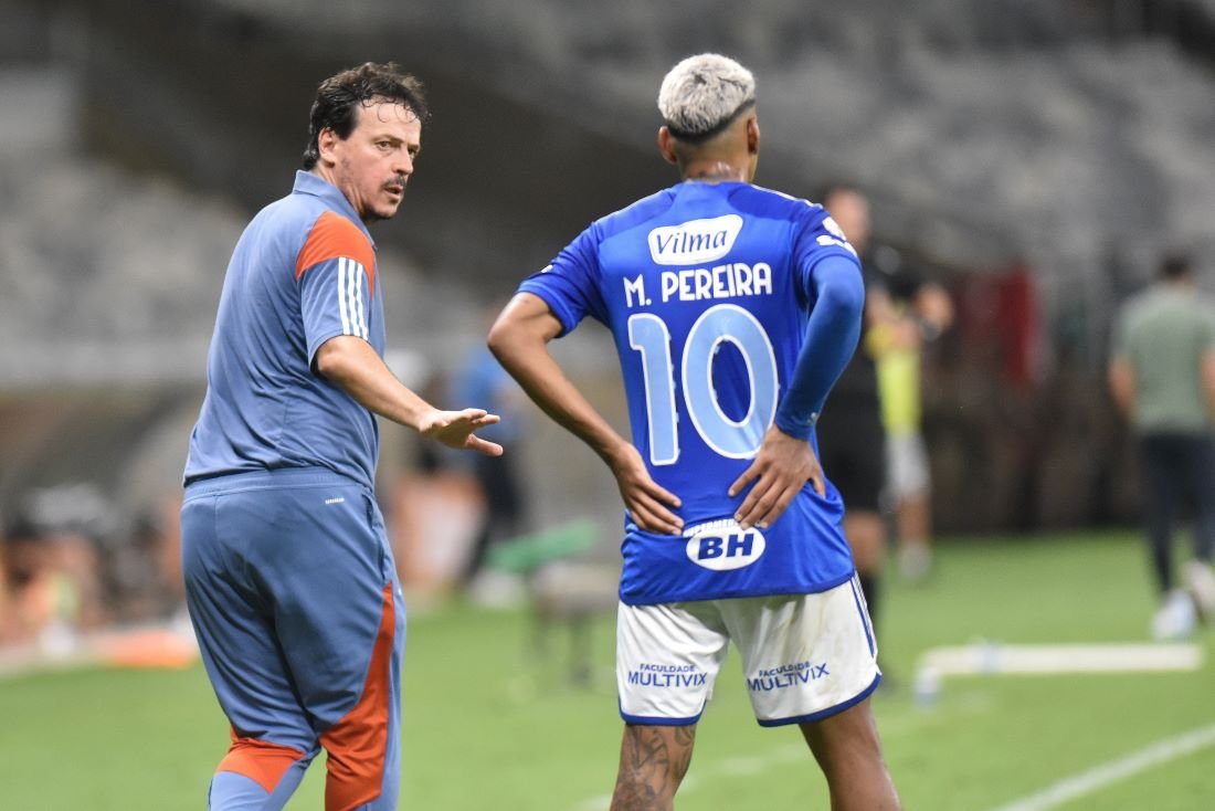 Fernando Diniz e Matheus Pereira, do Cruzeiro (foto: Ramon Lisboa/EM/D.Press)