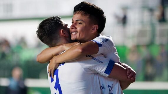 Esli García comemora gol do Paysandu (foto: Divulgação/Paysandu)