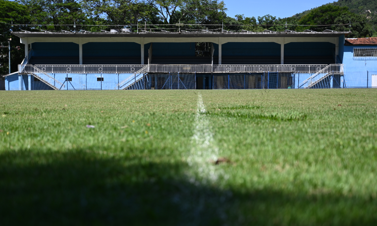 Estádio Praia do Ó, em Sabará - (foto: Leandro Couri/EM D.A Press)