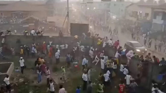 Morte de torcedores em Guiné (foto: Social media via REUTERS)