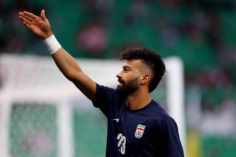 Ramin Rezaeian tem longa trajetória na seleção do Irã (foto: Rula Rouhana - 7.fev.24/Reuters)