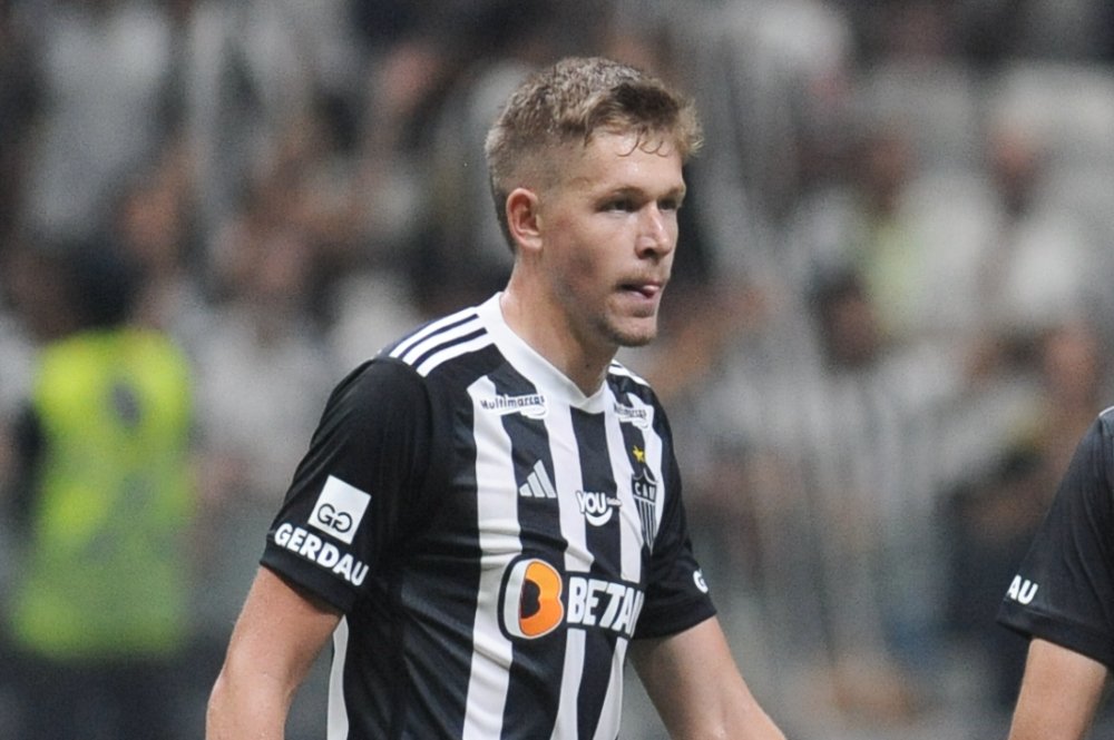 Bruno Fuchs, zagueiro do Atlético, em ação na Arena MRV (foto: Alexandre Guzanshe/EM/D.A Press)