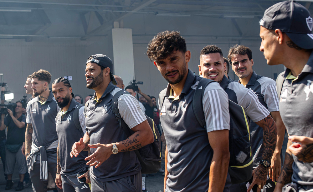 Jogadores do Atlético no Aeroporto de Confins, antes de embarque para a final da Libertadores - (foto: Pedro Souza/Atlético)