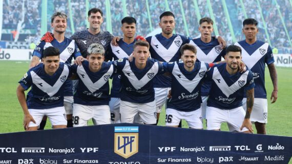 Jogadores do Vélez posados (foto: Alejandro Pagni/AFP)