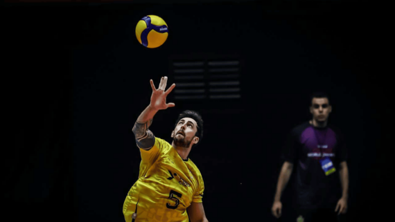 Lucas Lóh, ponteiro do Praia Clube (foto: Divulgação/FIVB)