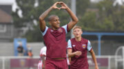 Opção para reforçar a zaga do Atlético, Luizão comemora gol pelo time B do West Ham, clube da Premier League (foto: Divulgação/West Ham)