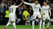 Real Madrid goleou Sevilla pelo Campeonato Espanhol, por 4 a 2; Mbappé comemora um dos gols da equipe merengue no Estádio Santiago Bernabéu (foto: Oscar Del Pozo/AFP)