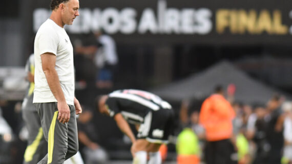 Técnico Gabriel Milito lamenta derrota do Atlético na final da Libertadores (foto:  Alexandre Guzanshe/EM/D.Press)