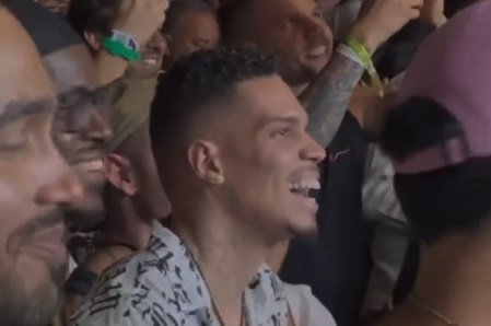 Paulinho em show de Belo (foto: Reprodução)