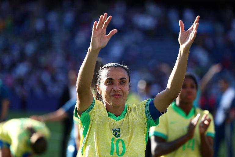 Marta com a camisa da Seleção Brasileira (foto: FRANCK FIFE / AFP)