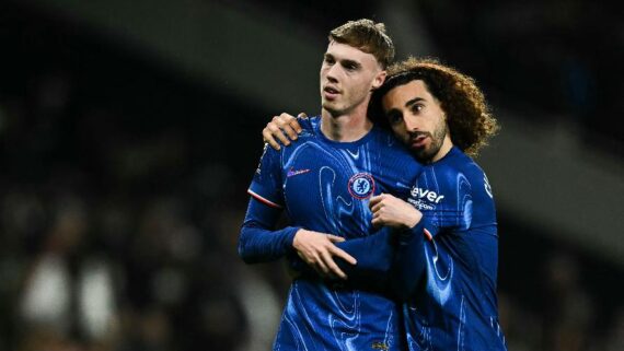 Cole Palmer e Cucurella, do Chelsea (foto: Ben STANSALL / AFP)