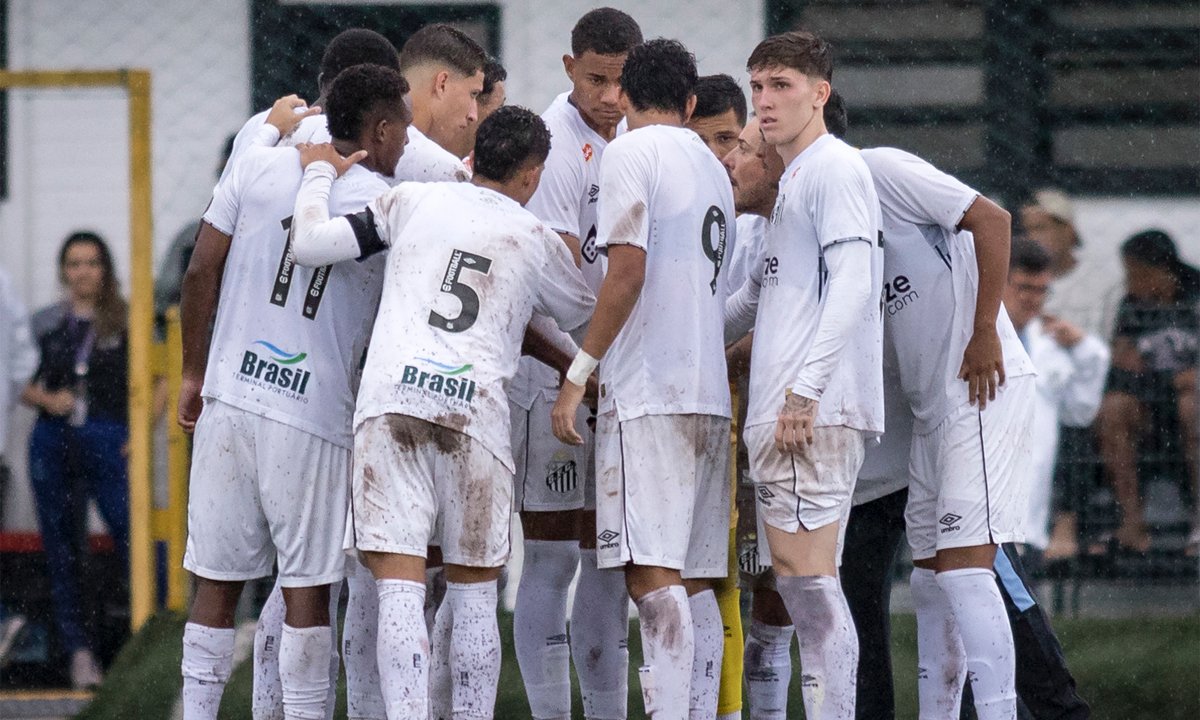 Time sub-20 do Santos (foto: Bruno Vaz / Santos FC)