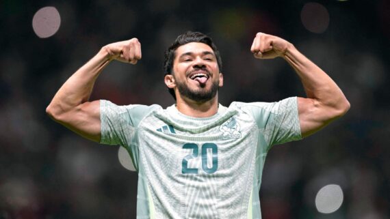 Henry Martin celebra gol (foto: Alfredo Estrella/AFP)