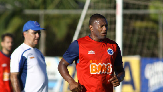 Marcelo Oliveira e Júlio Baptista no Cruzeiro (foto: Rodrigo Clemente/EM/D.A Press)