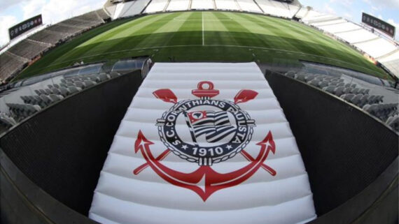 Bandeira do Corinthians na Neo Química Arena (foto: Divulgação/Corinthians)