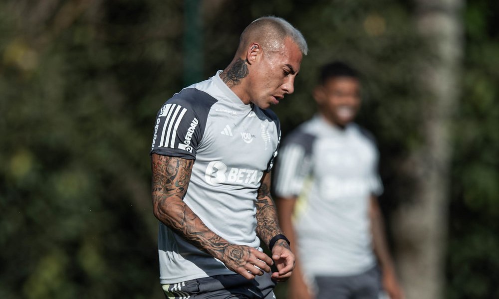 Vargas em treino do Atlético na Cidade do Galo (foto: Pedro Souza/Atlético)
